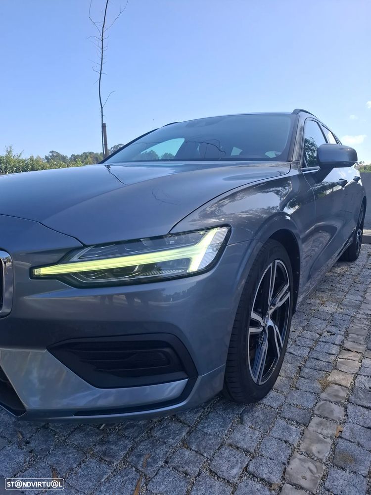 Volvo V60 2.0 D3 Momentum Geartronic - 4