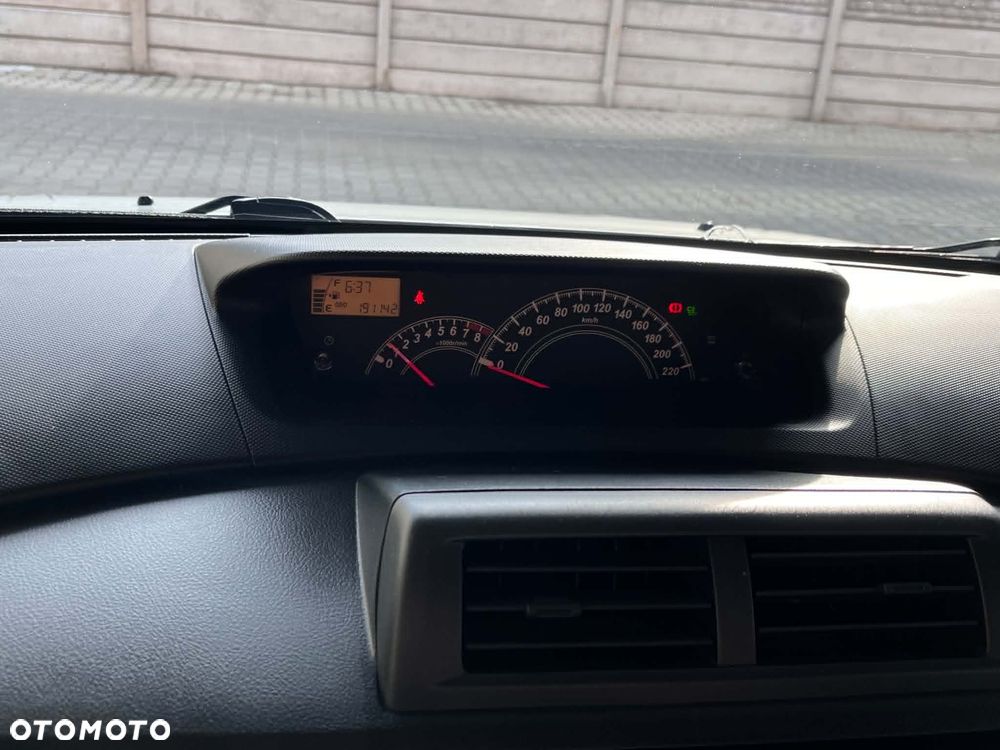 Daihatsu Materia - 15