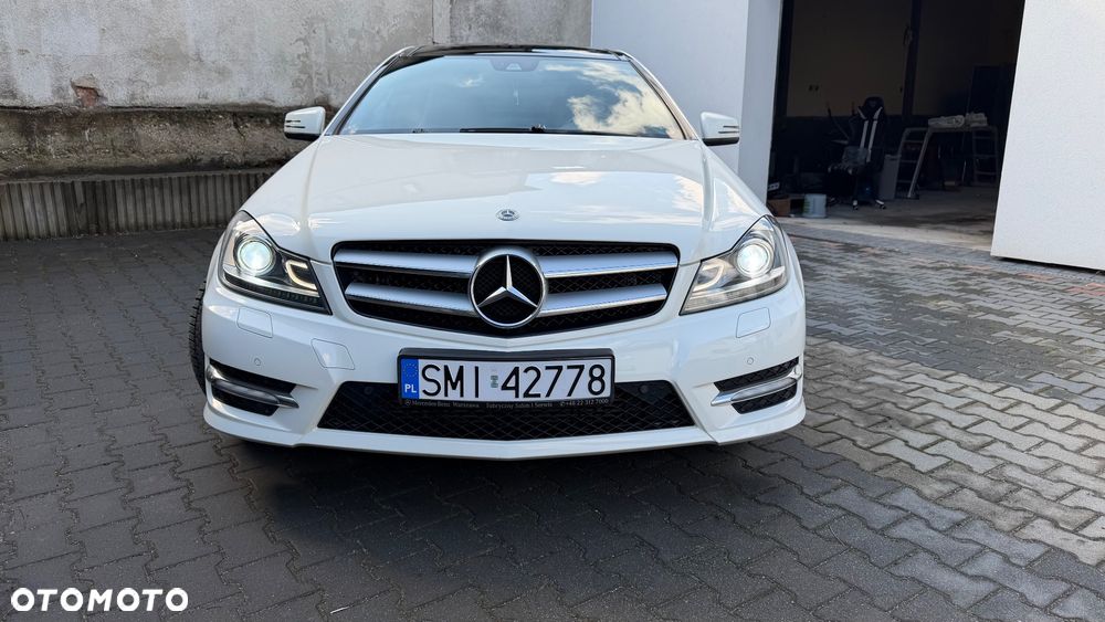 Mercedes-Benz Klasa C 250 CGI BlueEff Sport - 32
