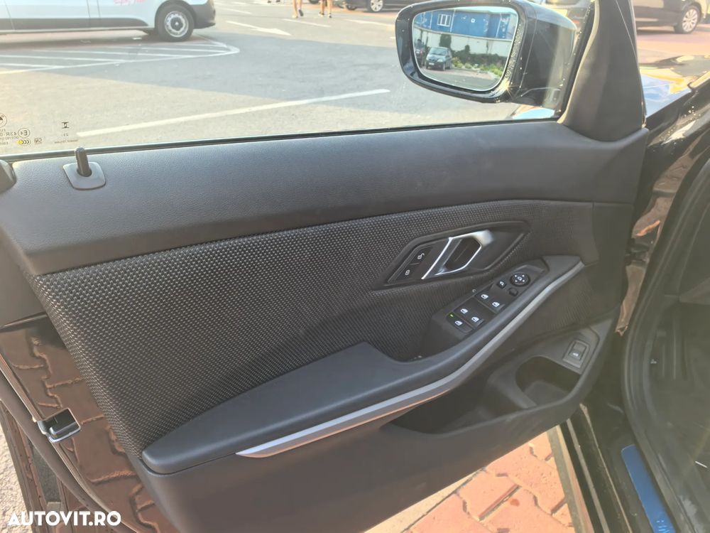 BMW Seria 3 320i AT - 12