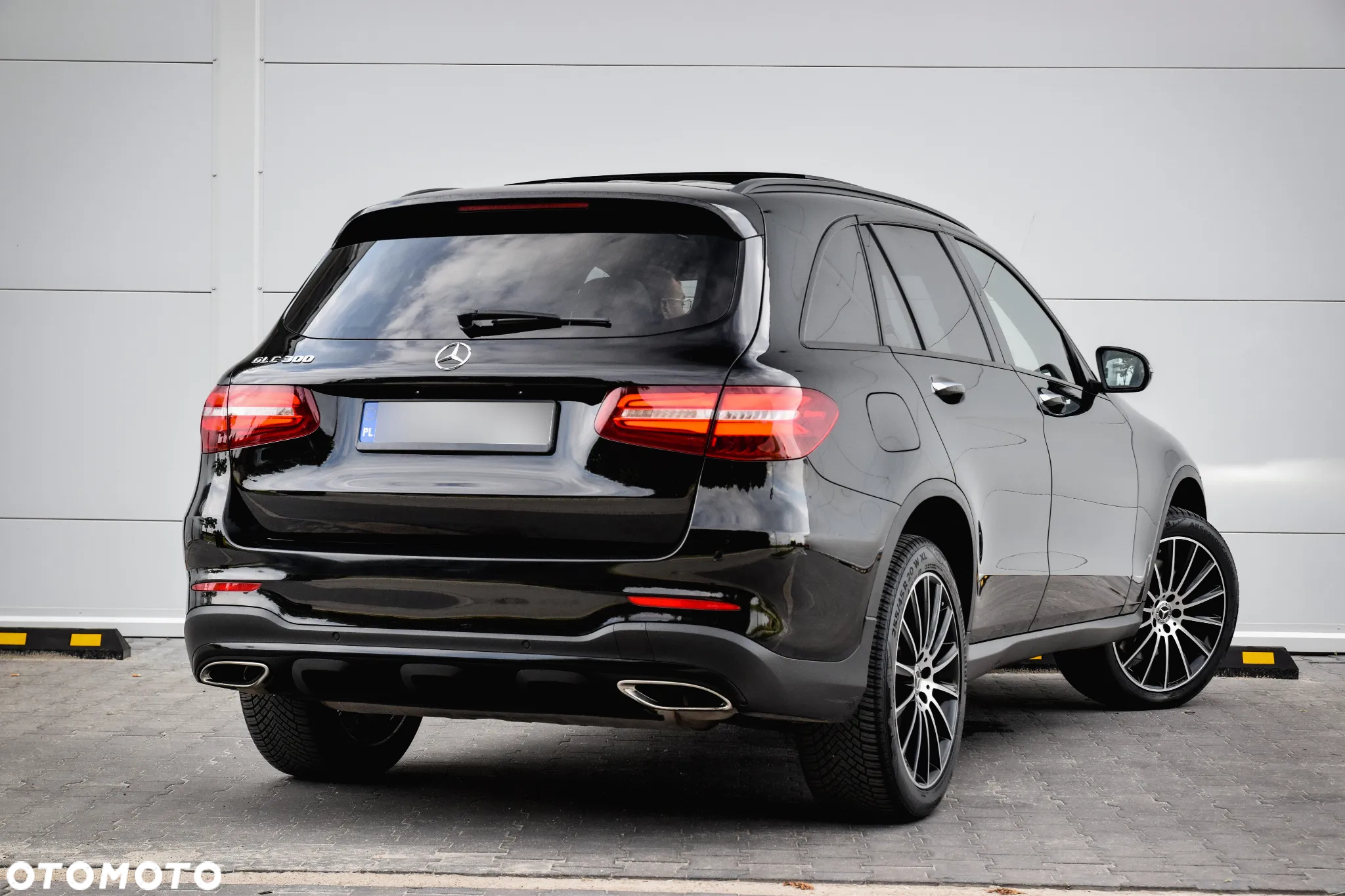 Mercedes-Benz GLC 300 4Matic 9G-TRONIC AMG Line - 2
