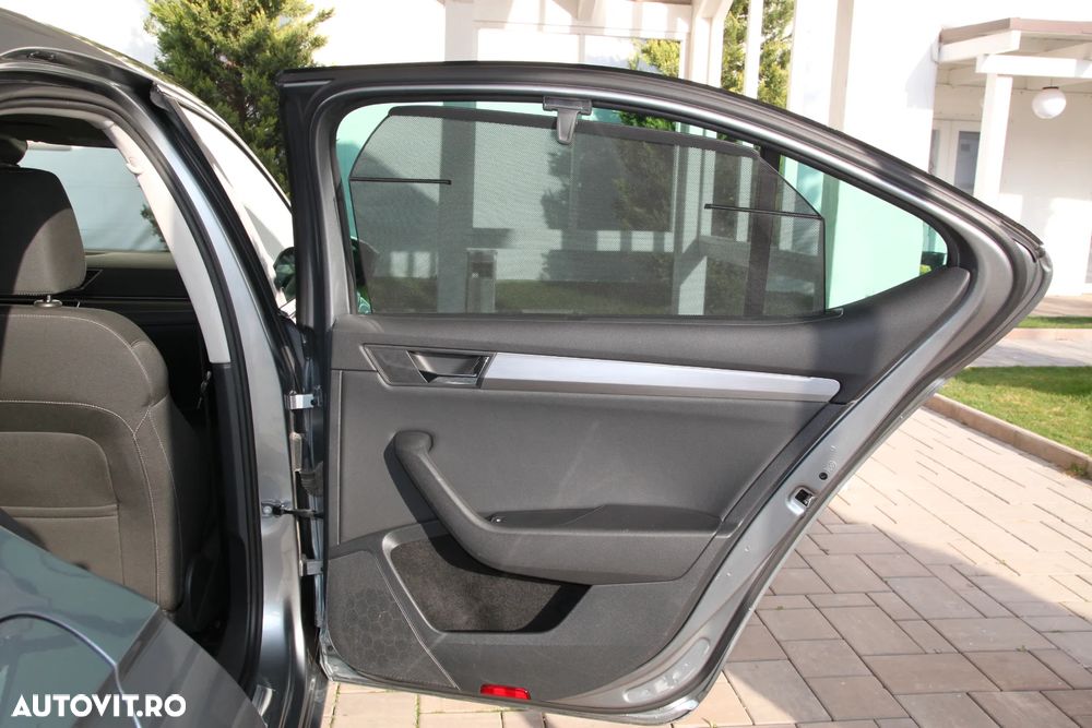 Skoda Superb 2.0 TDI DSG Sportline - 27