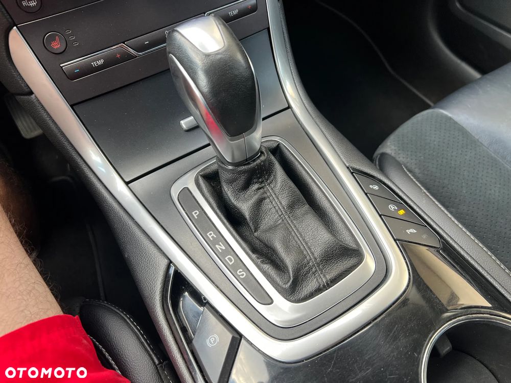 Ford S-Max 2.0 TDCi 4WD Titanium PowerShift - 24