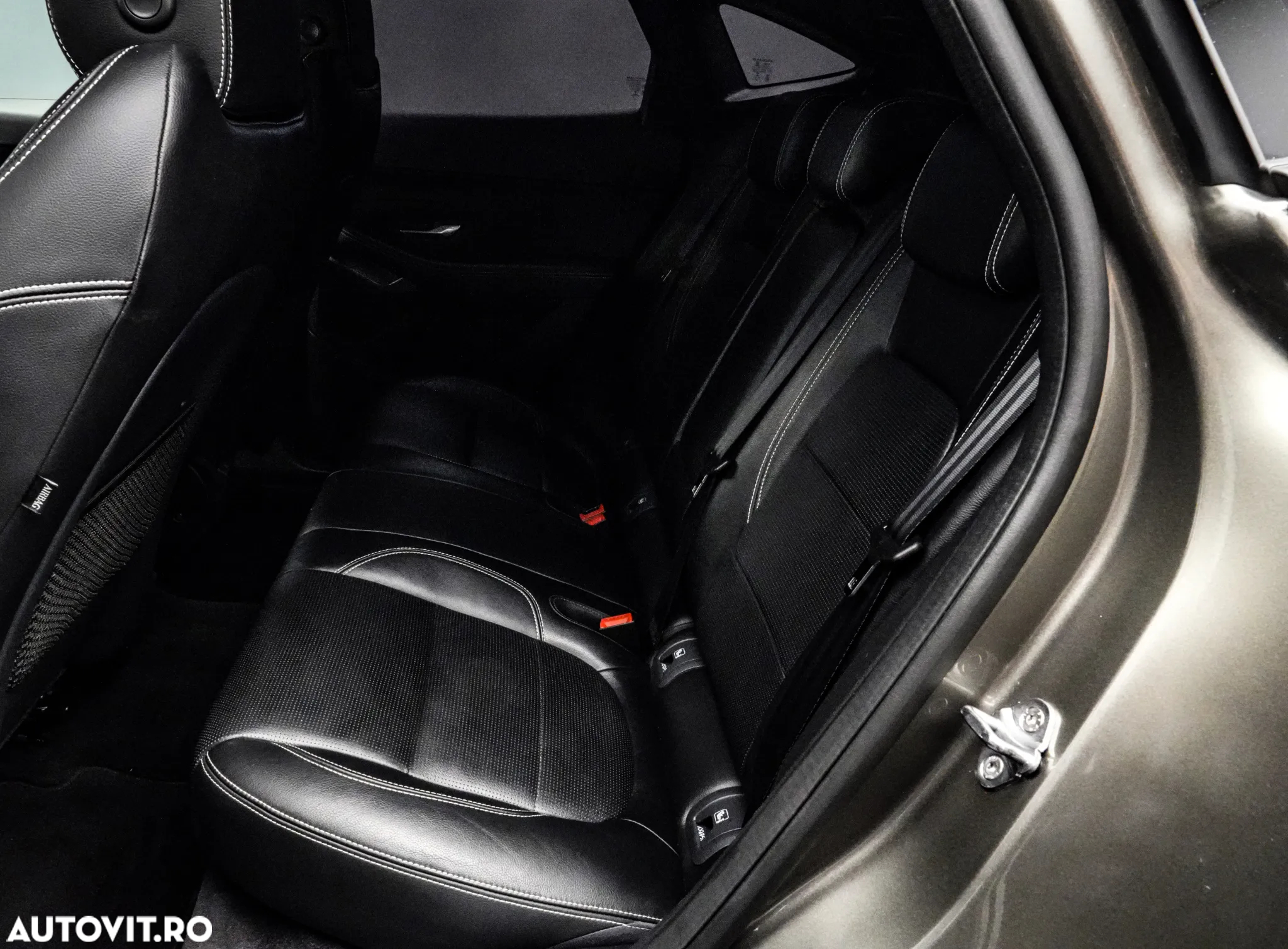 Jaguar E-Pace D240 AWD R-Dynamic S - 15