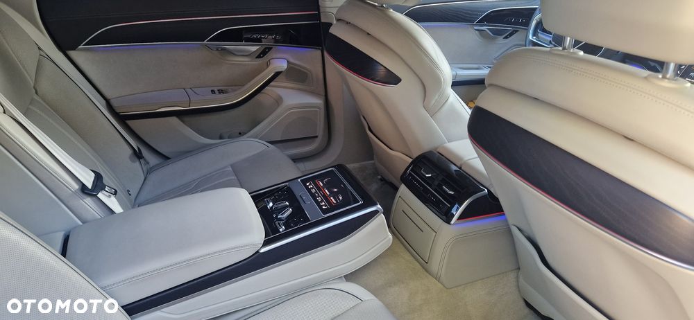 Audi A8 - 7
