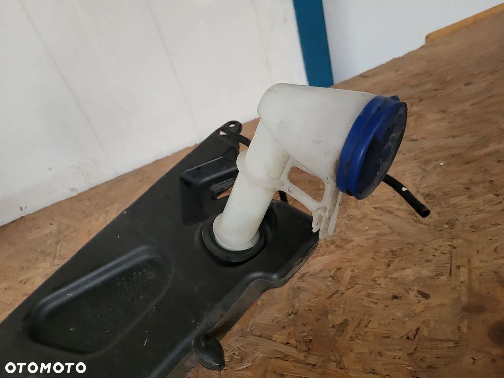 Zbiorniczek spryskiwaczy Citroen C4 Picasso II - 3