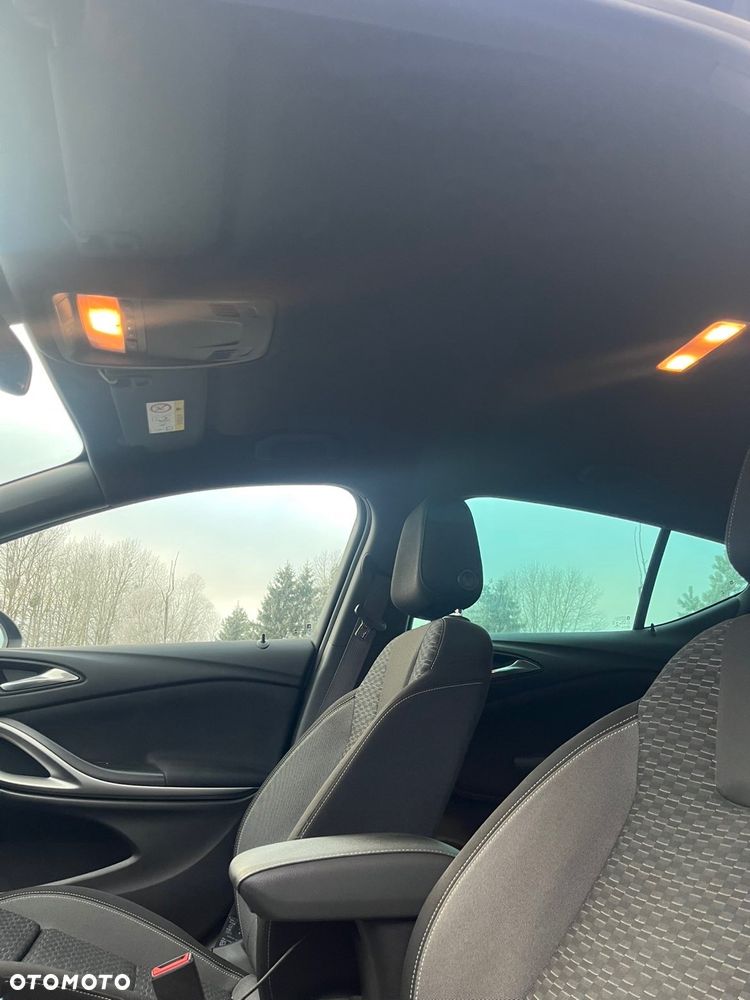 Opel Astra 1.2 T GS Line S&S - 10