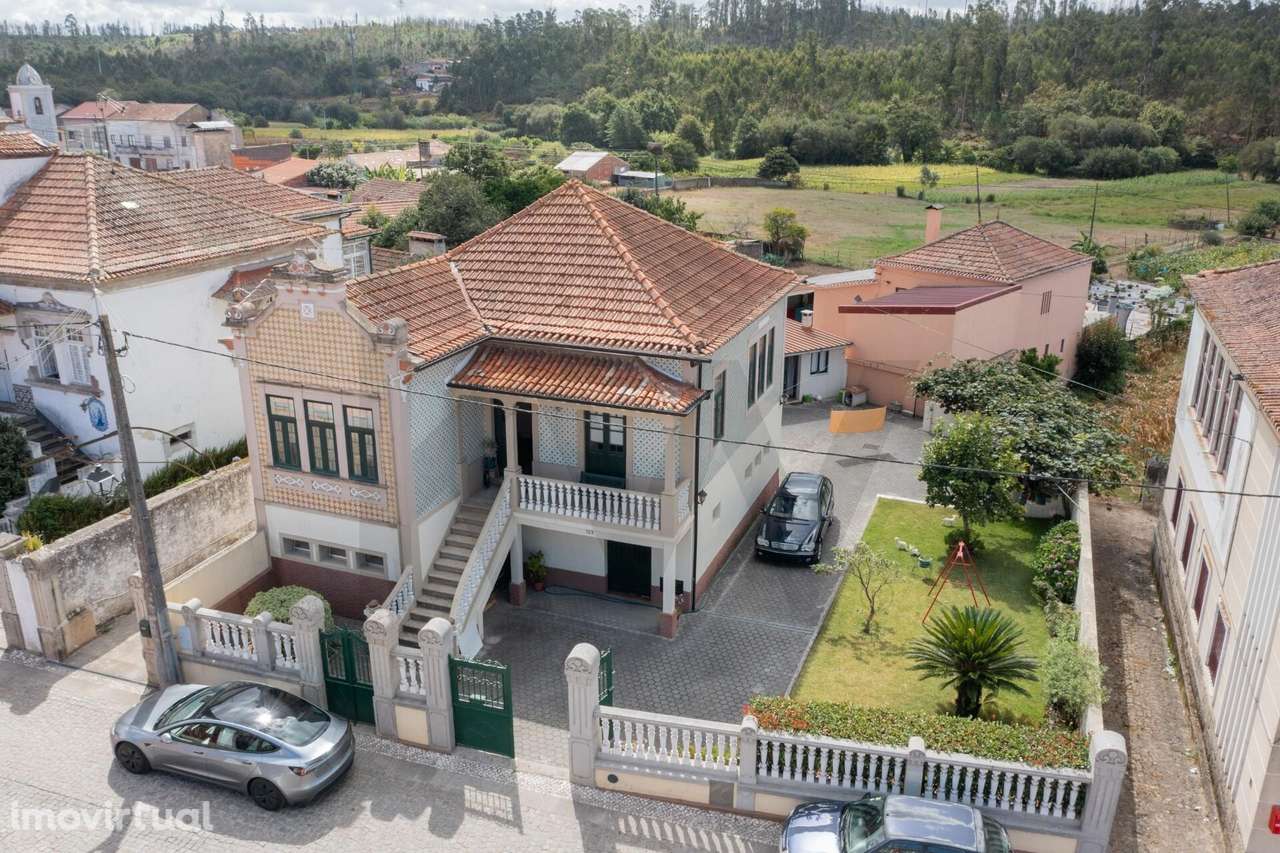 Moradia de Charme com 1.871 m2 de Terreno e Arquitetura de Época em Fr - Grande imagem: 2/40