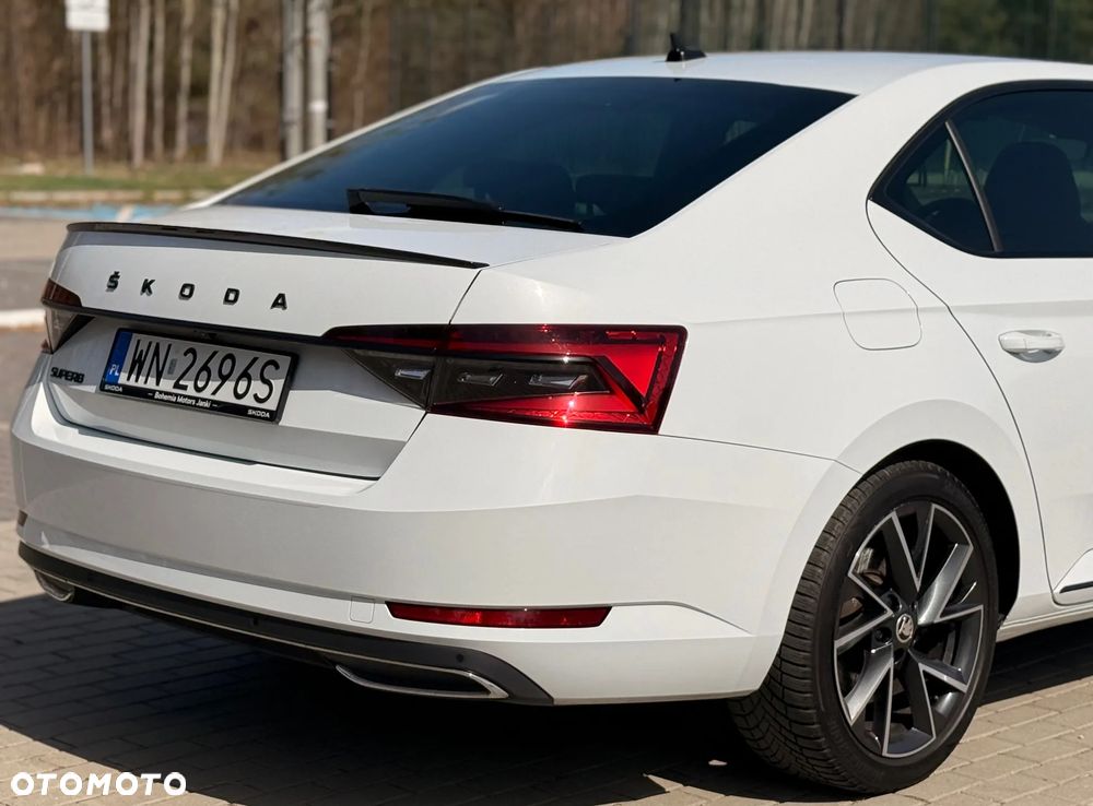 Skoda Superb 2.0 TDI SCR Sportline DSG - 9