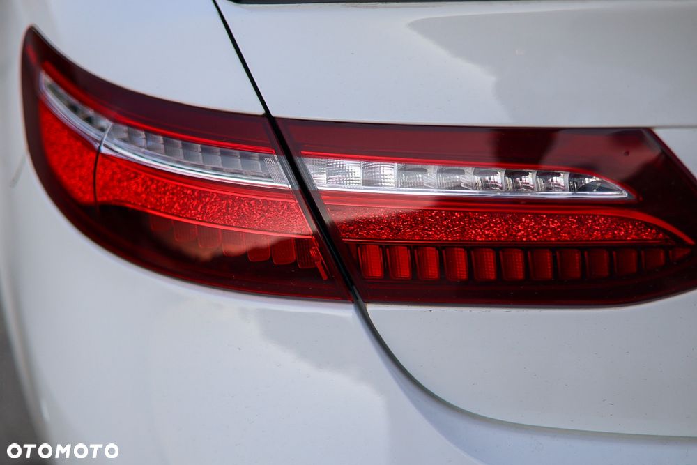 Mercedes-Benz Klasa E 400 4Matic 9G-TRONIC 25th Anniversary Edition - 7