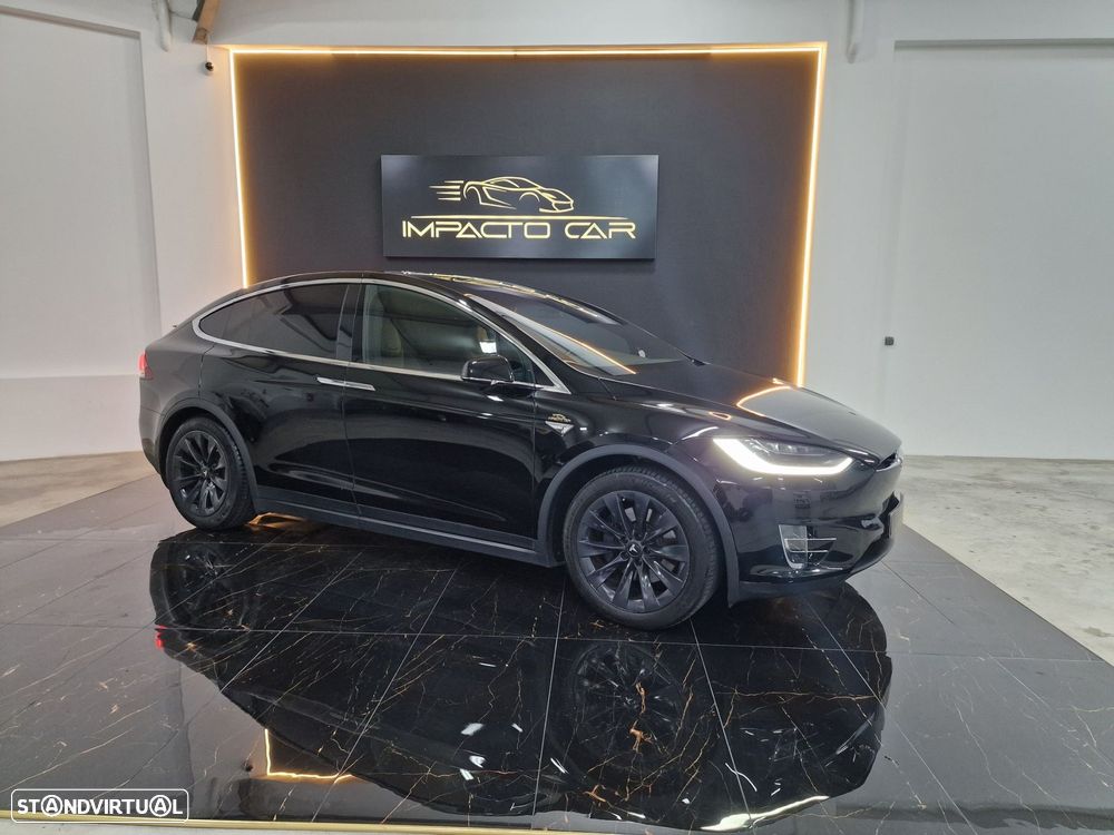 Tesla Model X 90D - 15