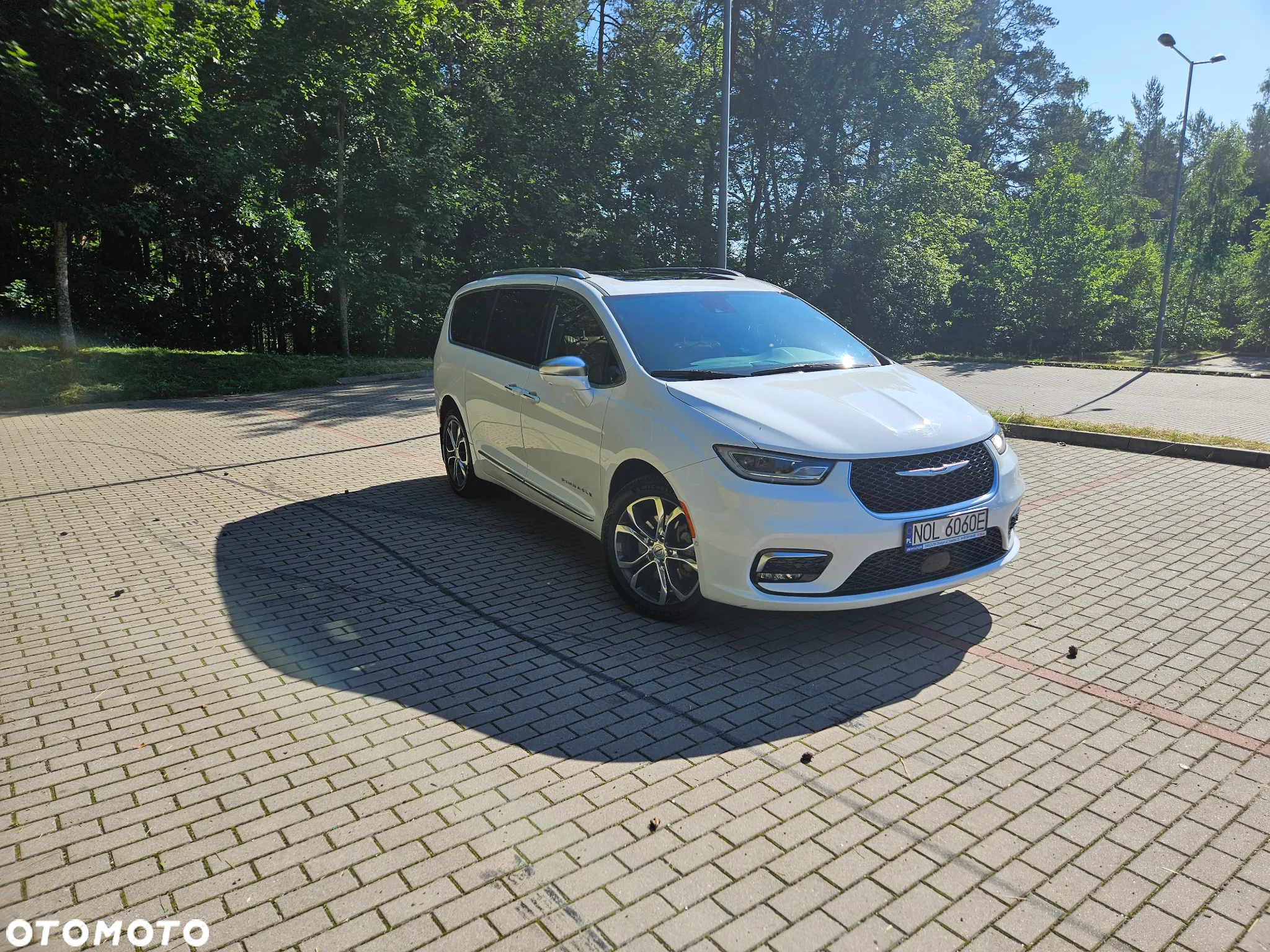 Chrysler Pacifica - 3