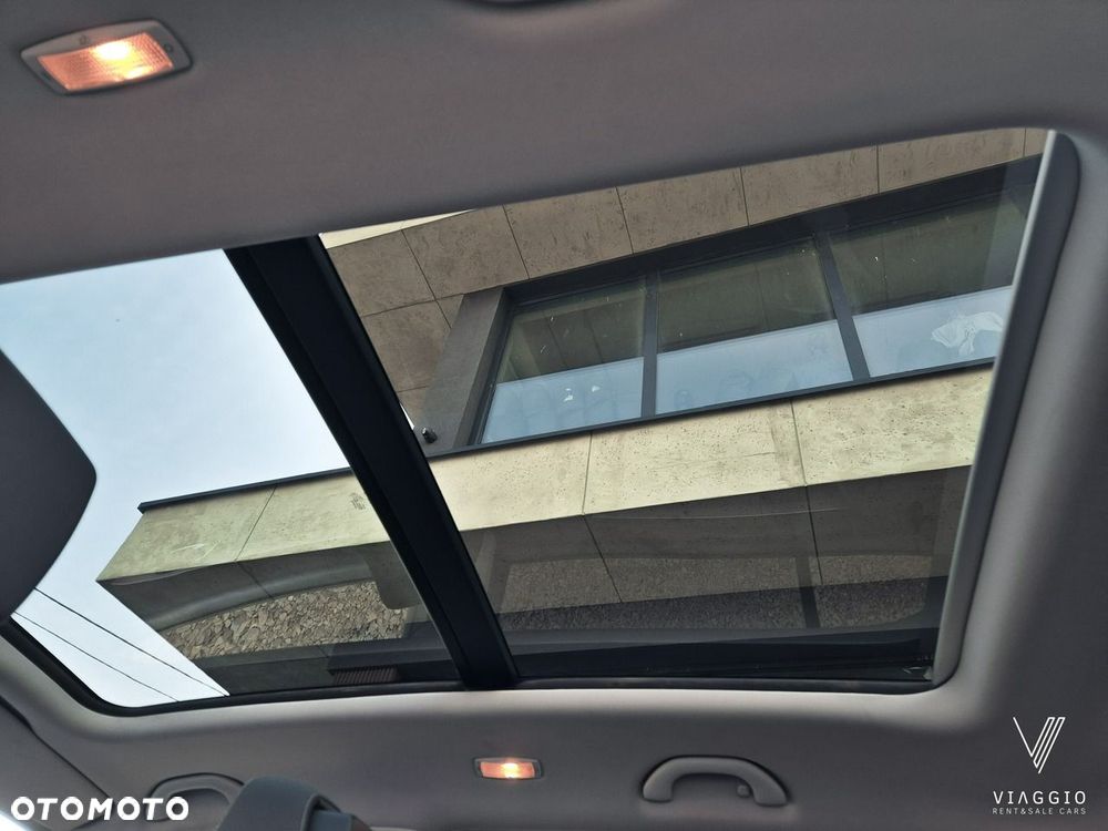Volkswagen Touran 2.0 TDI Highline - 23