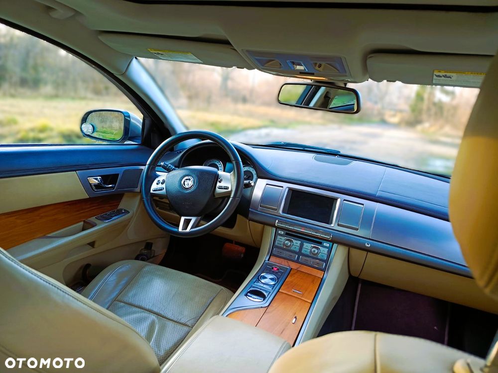 Jaguar XF 5.0 V8 Luxury - 12