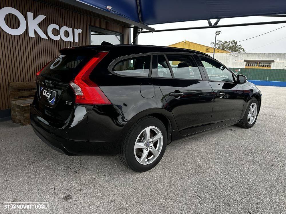 Volvo V60 2.0 D2 Momentum - 11