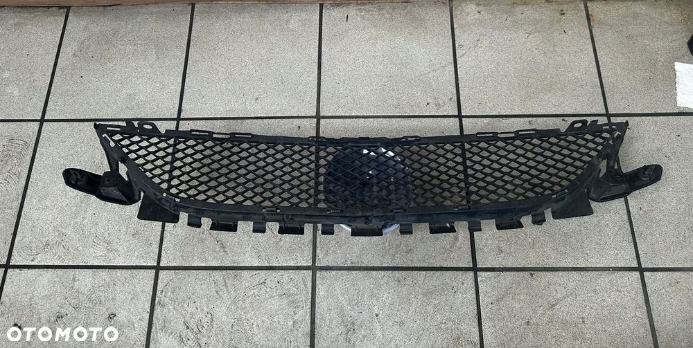 KRATKA ZDERZAKA PRZÓD MERCEDES C W205 AMG A2058852123 - 2