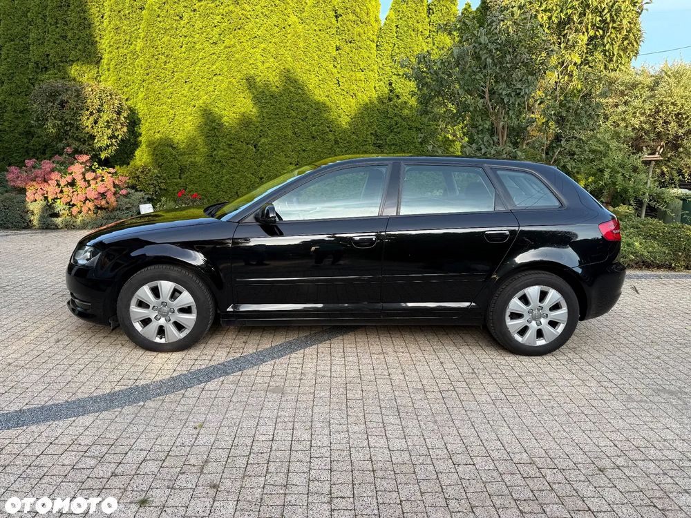 Audi A3 Sportback - 1