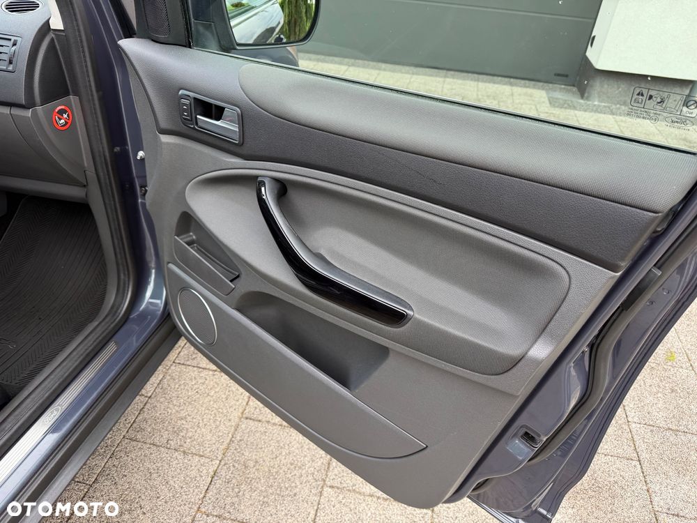 Ford Kuga 2.0 TDCi 2x4 Titanium - 13