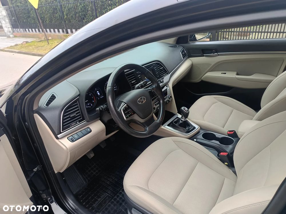 Hyundai Elantra - 10