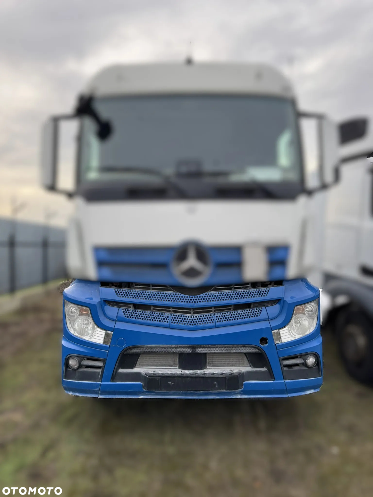 Zderzak przód komplet Actros MP4 - 4