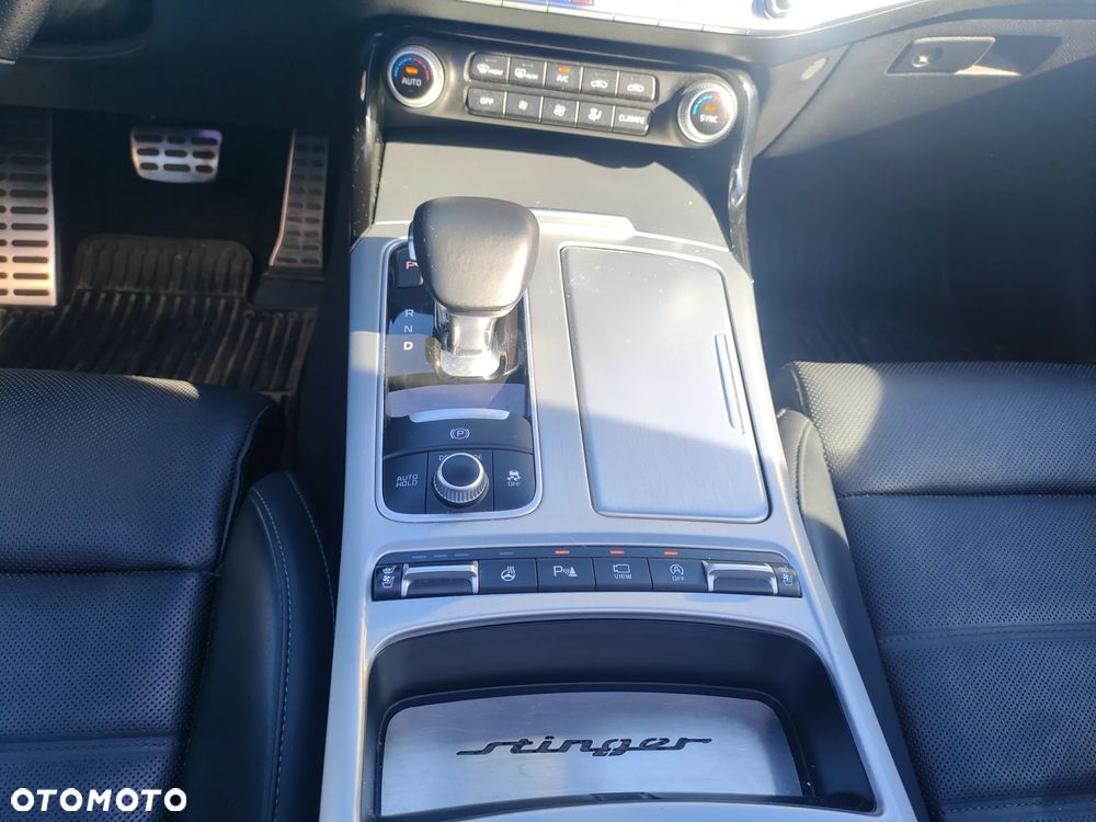 Kia Stinger - 30