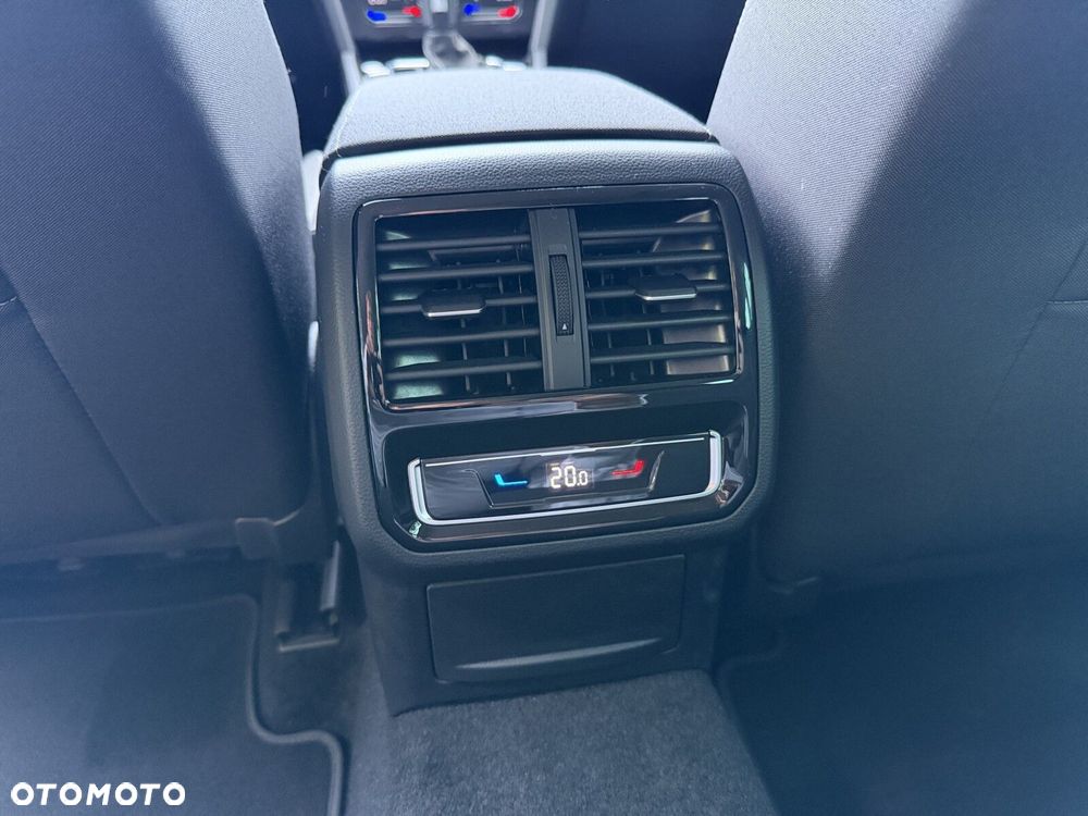 Volkswagen Passat - 36