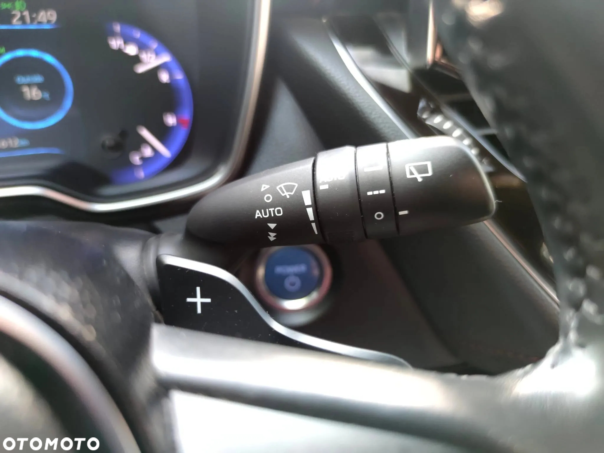 Toyota Corolla 2.0 Hybrid Executive - 23