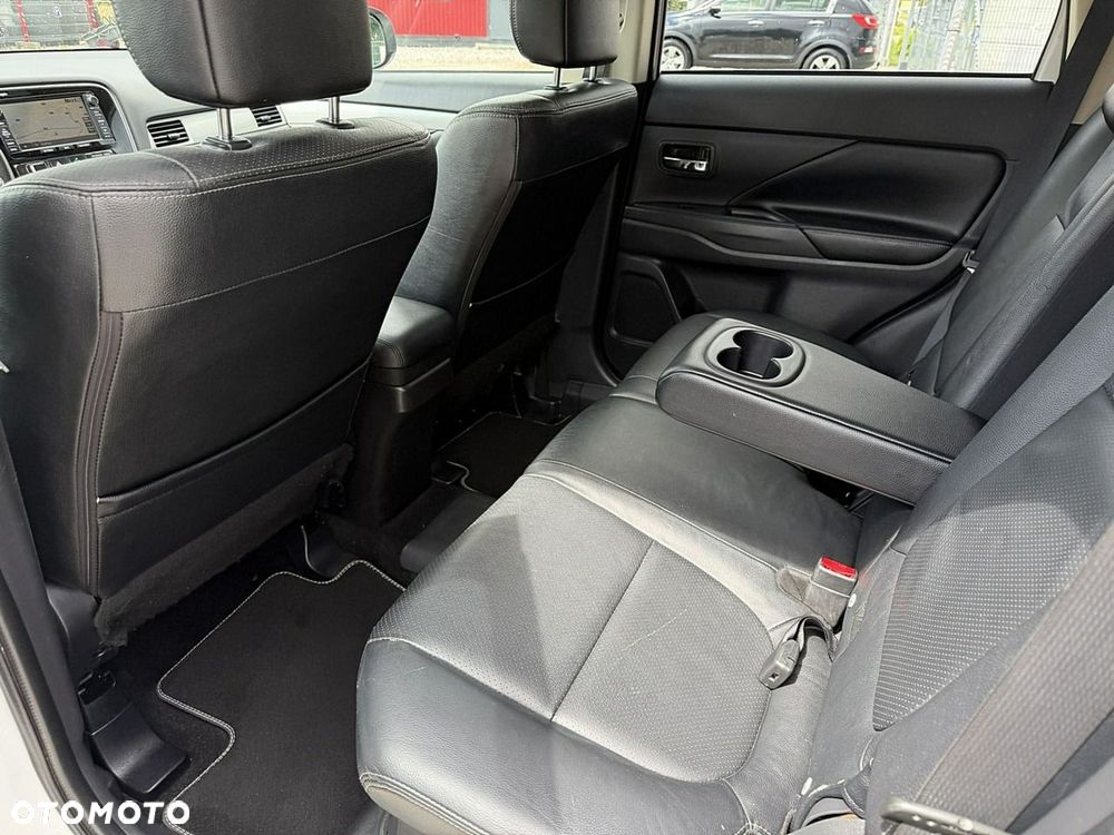 Mitsubishi Outlander - 12