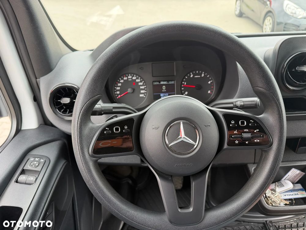Mercedes-Benz 315 - 17