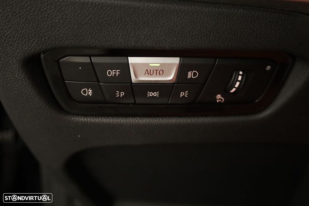 BMW 330 e Edição Desportiva M Auto - 19