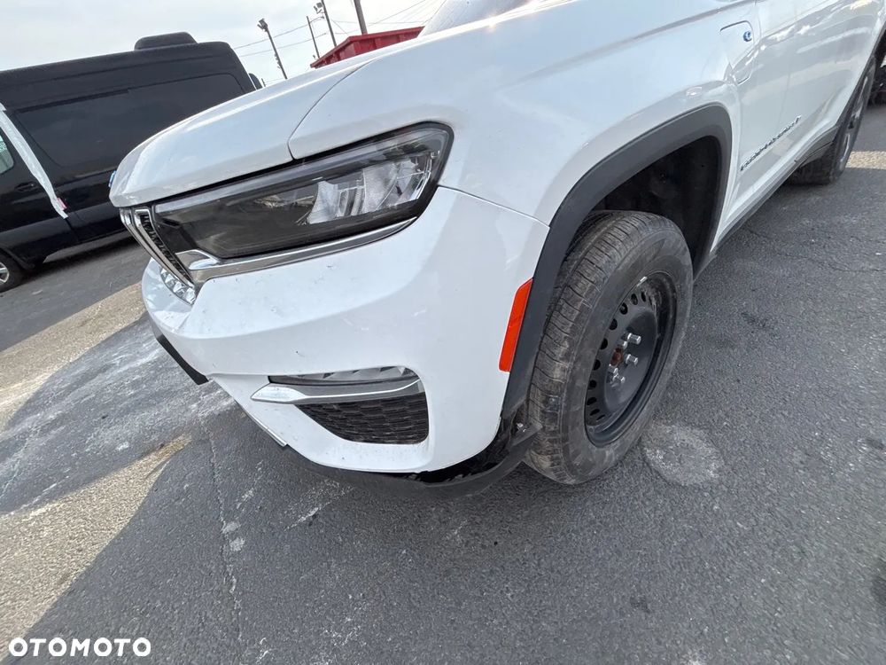 Jeep Grand Cherokee - 12