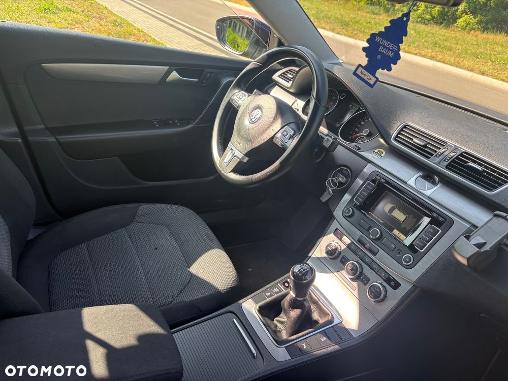 Volkswagen Passat 1.6 TDI Comfortline - 8