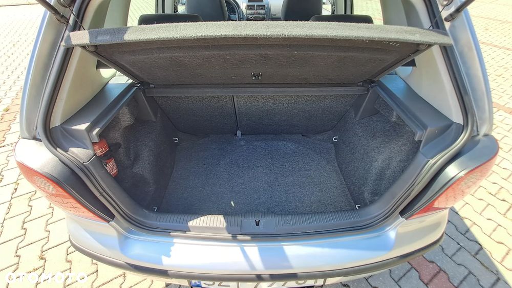 Volkswagen Polo 1.4 16V Comfortline - 12