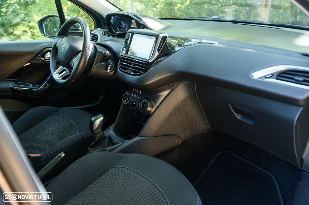 Peugeot 208 1.2 PureTech Signature - 20