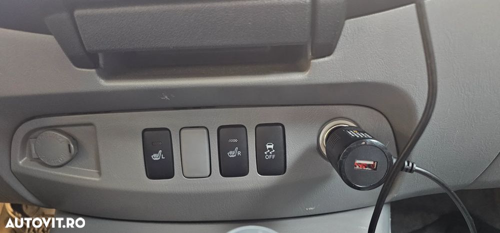 Toyota Hilux 4x4 Double Cab - 8