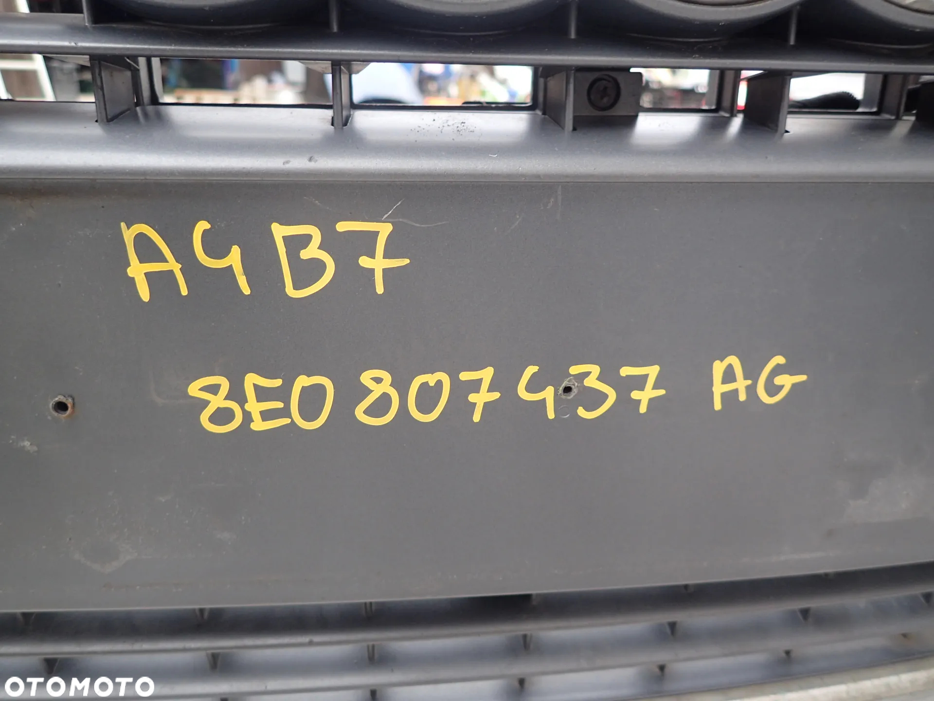 ZDERZAK PRZÓD AUDI A4 B7  LY7G - 7