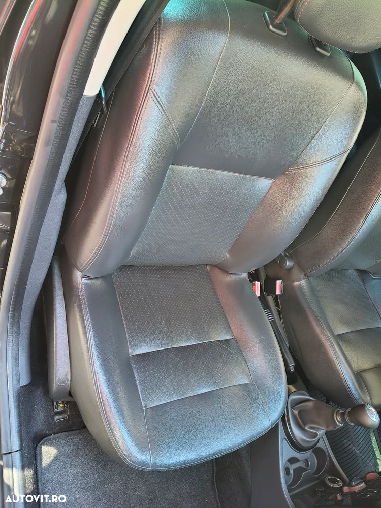 Dacia Duster 1.6 16V 4x4 Prestige - 18