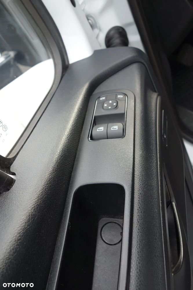 Mercedes-Benz Sprinter 3.0 Bluetec Automat 319  Kontener + Winda 750 kg. - 21