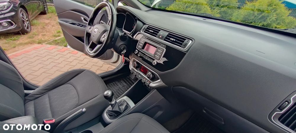 Kia Rio 1.2 L - 23