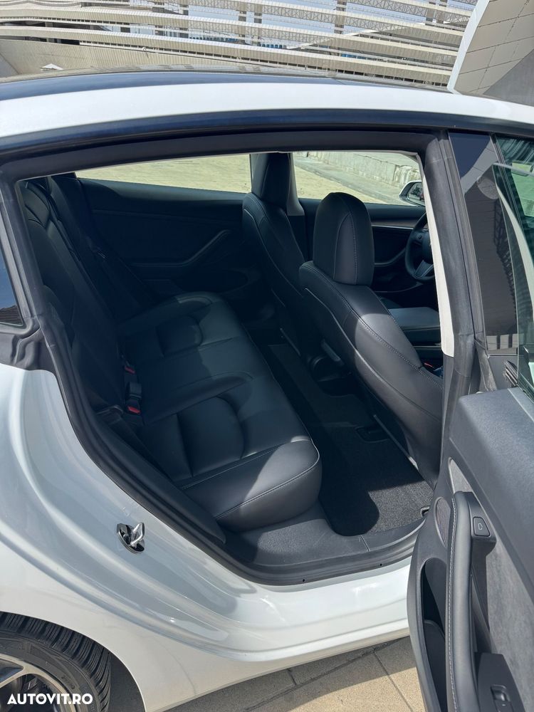 Tesla Model 3 - 13