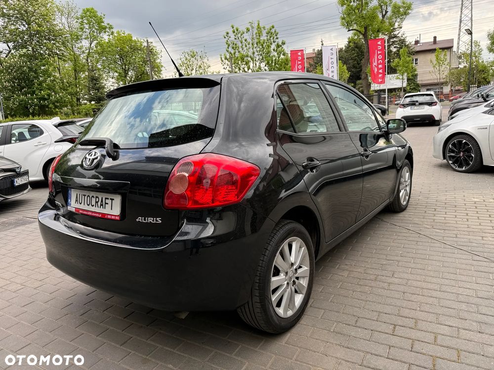 Toyota Auris 1.8 Premium - 24