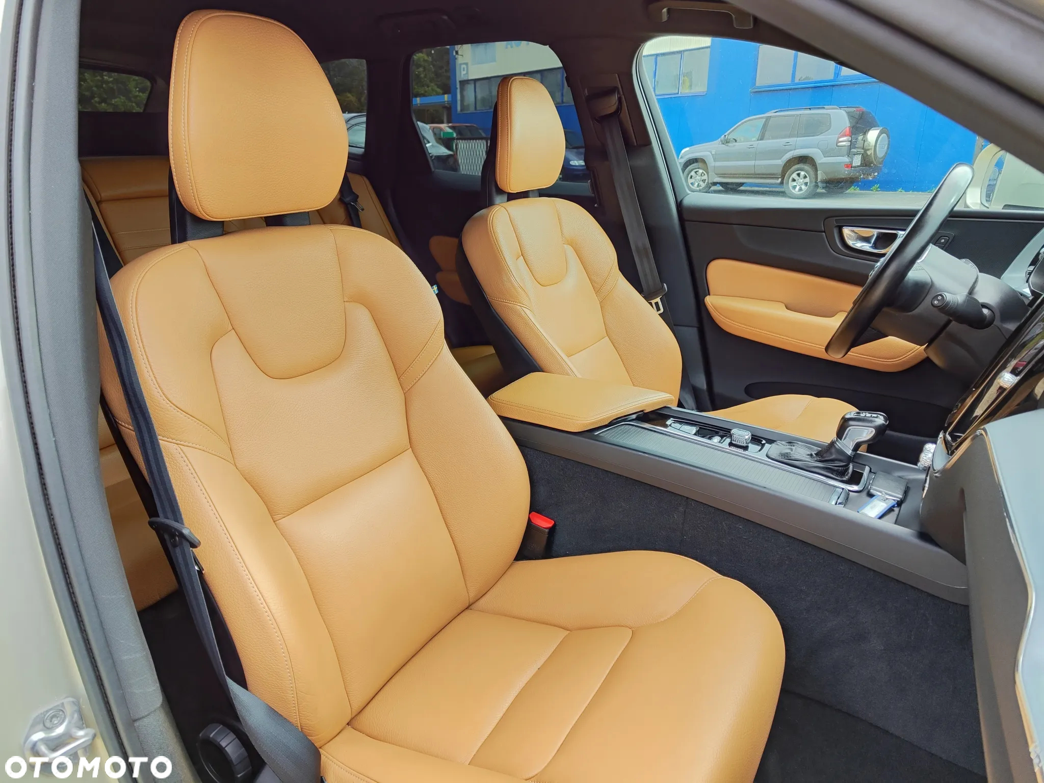 Volvo XC 60 D4 AWD Momentum - 11