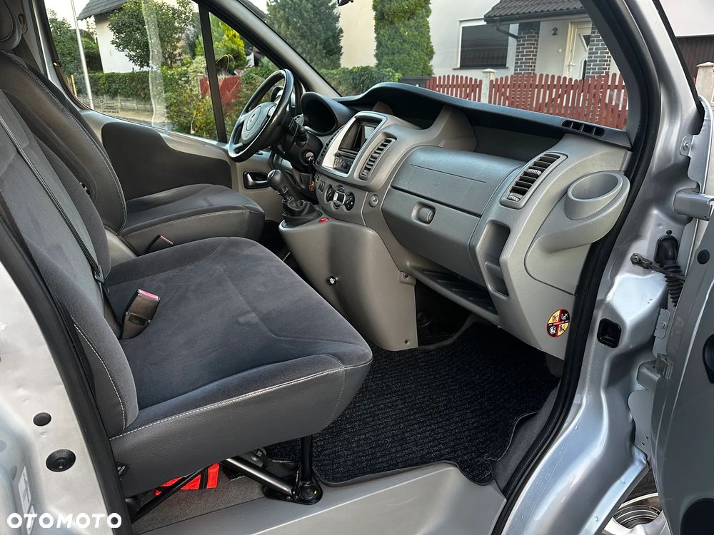 Renault Trafic Grand Passenger Black Edition - 11