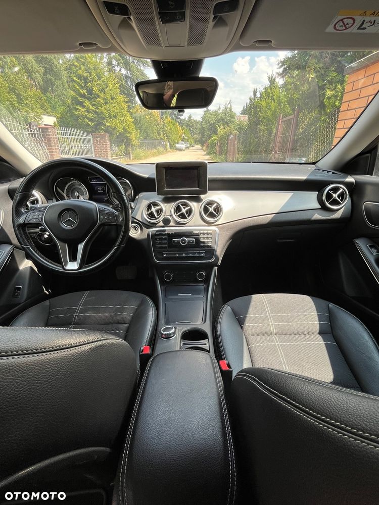 Mercedes-Benz CLA 200 7G-DCT - 14