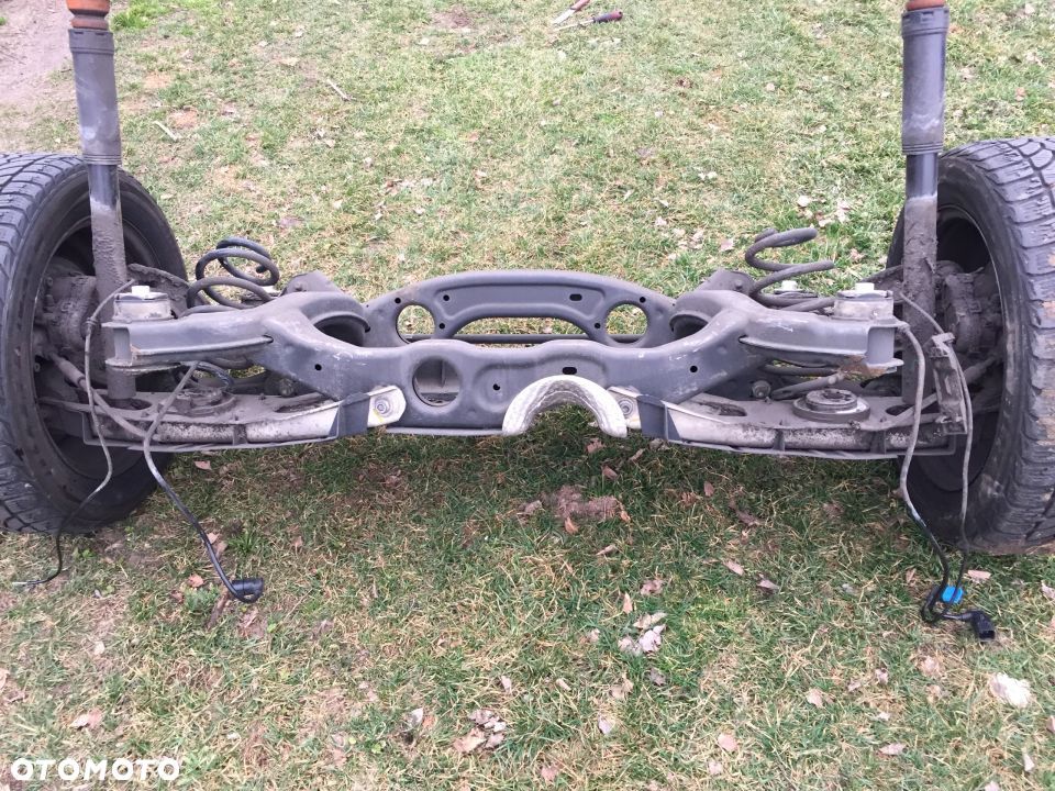 MERCEDES W 242 elekrtic gla zawieszenie tyl kpl. - 2