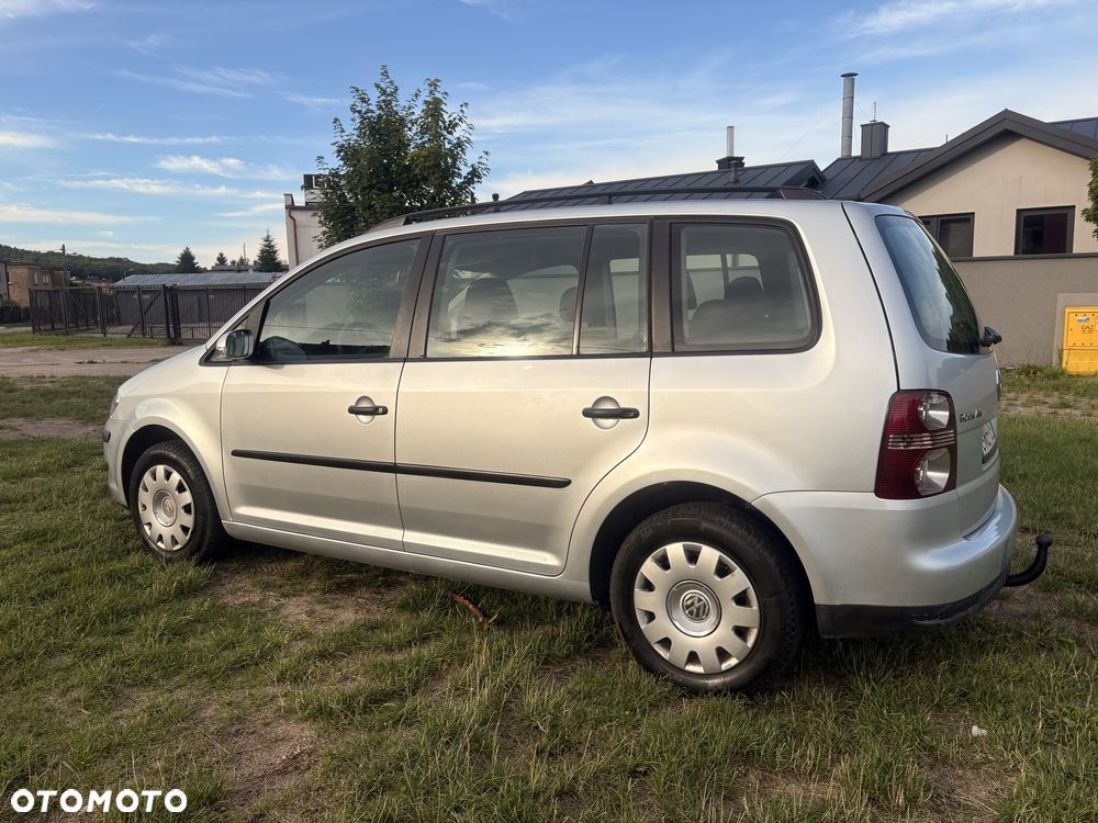 Volkswagen Touran - 4