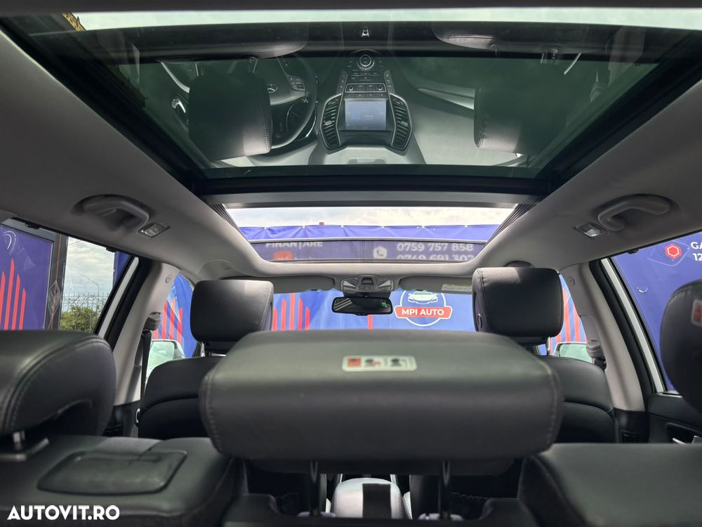 Hyundai Grand Santa Fe - 35