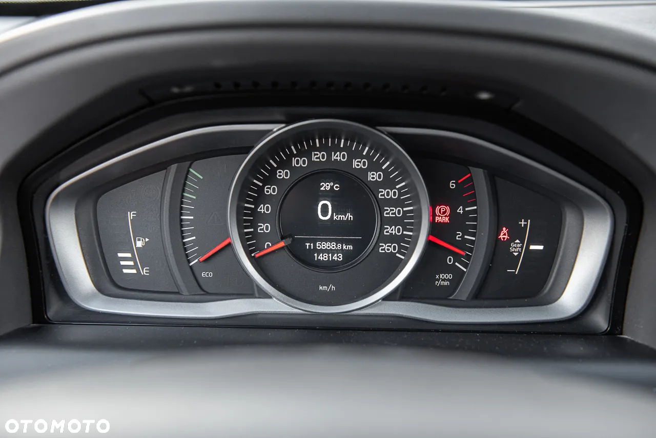 Volvo XC 60 D4 Momentum - 23