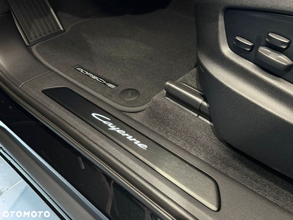 Porsche Cayenne - 29