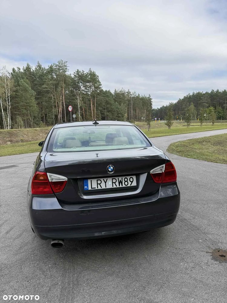BMW Seria 3 318i - 5